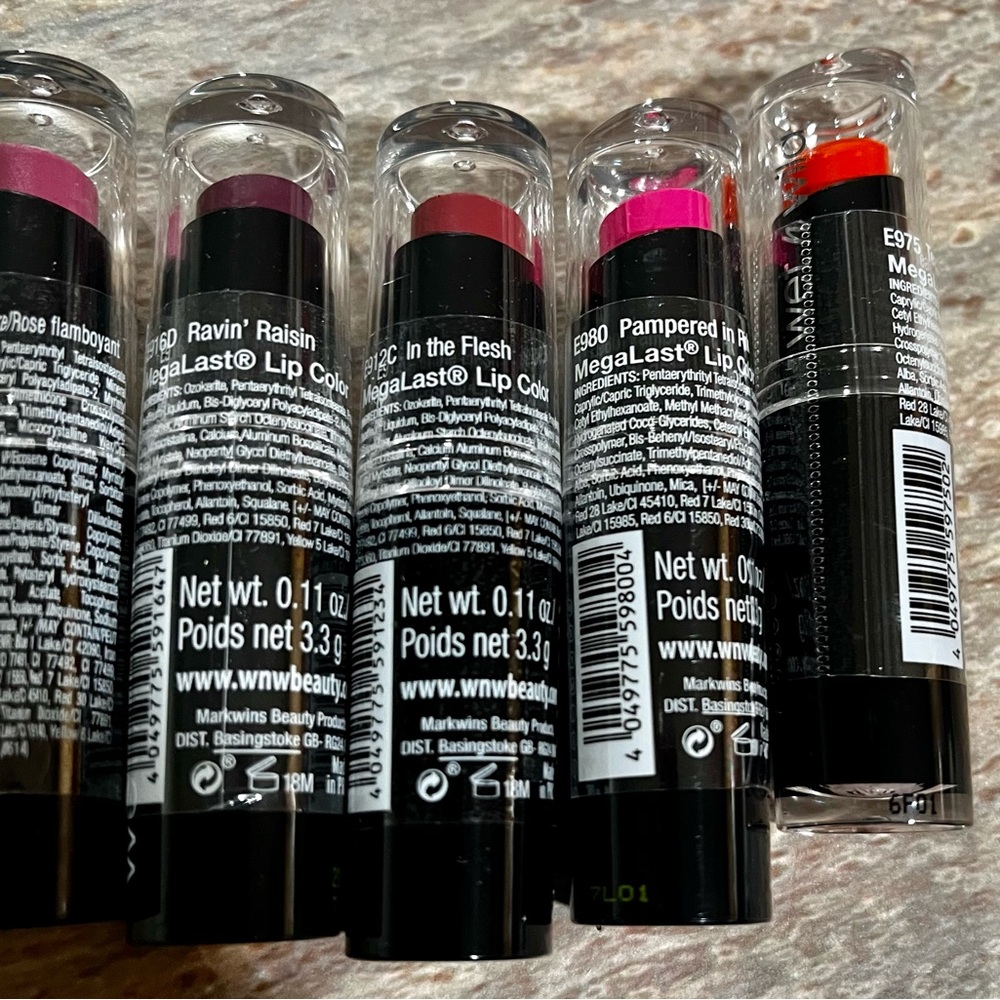 Wet n Wild Red and Pink Lipstick Collection Matte Finish - Picture 3 of 8